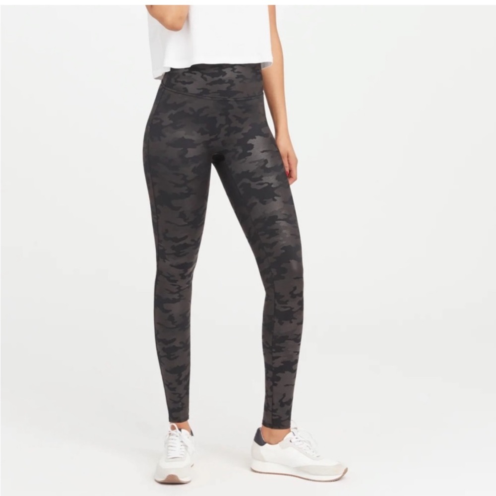 Spanx Faux Leather Camo Leggings Black And Gray Size Medium